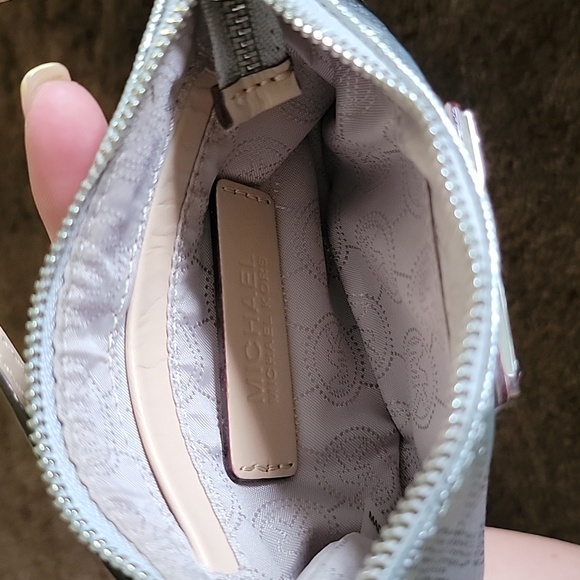 MICHAEL KORS WRISTLET WALLET - Picture 3 of 5